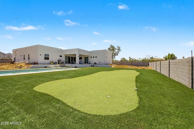 744 E DESERT Lane, Phoenix, AZ 85042
