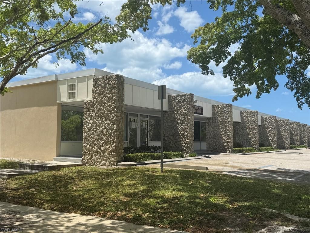 1090 6th AVE N 24, NAPLES, FL 34102 — exterior