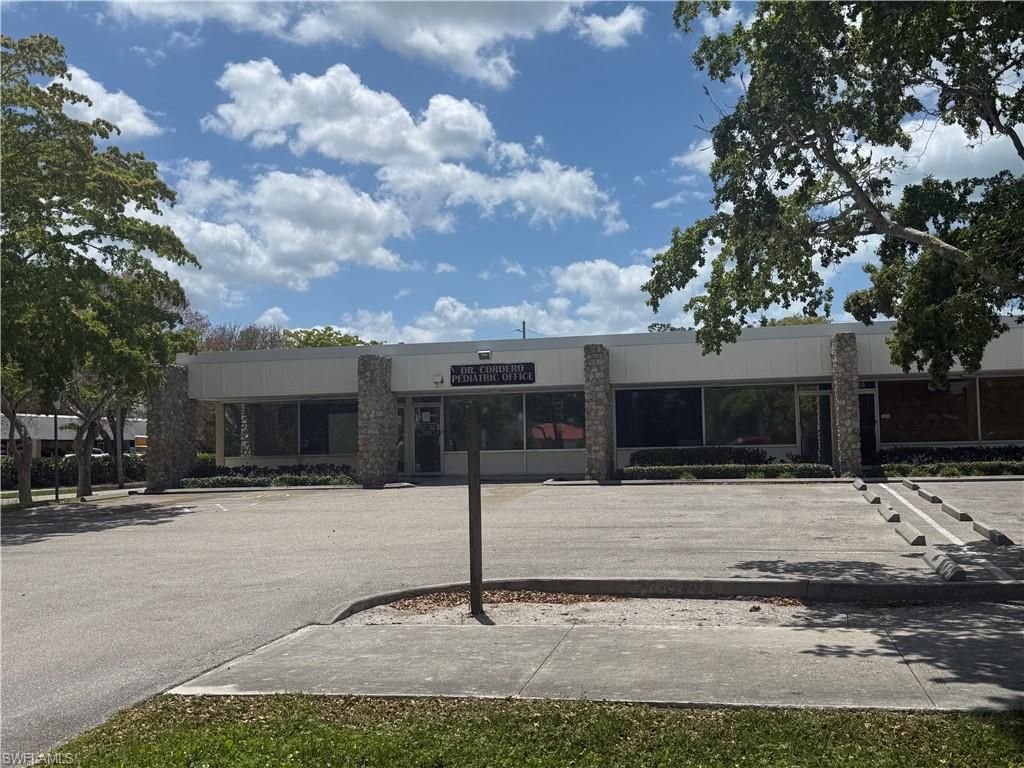 1090 6th AVE N 24, NAPLES, FL 34102 — photo 2