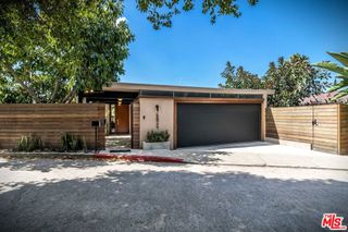 6826 Iris Circle, Los Angeles, CA 90068
