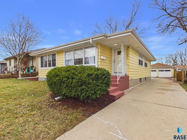 2101 S Willow Ave Avenue, Sioux Falls, SD 57105