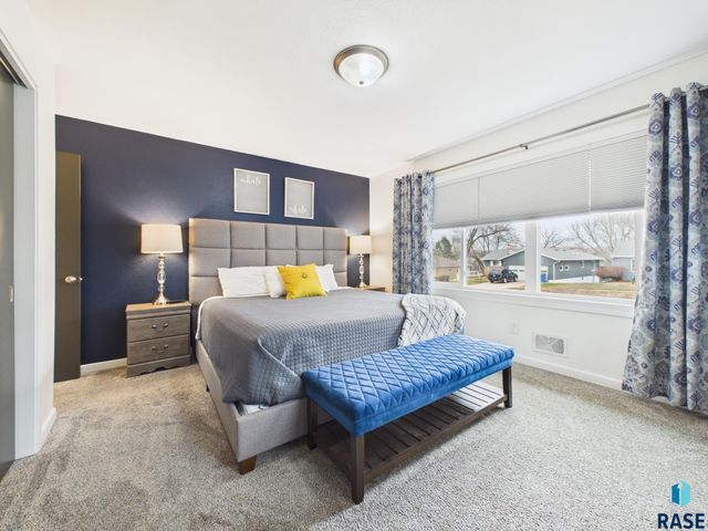 2101 S Willow Ave Avenue, Sioux Falls, SD 57105