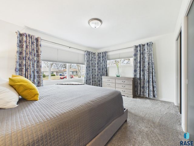 2101 S Willow Ave Avenue, Sioux Falls, SD 57105