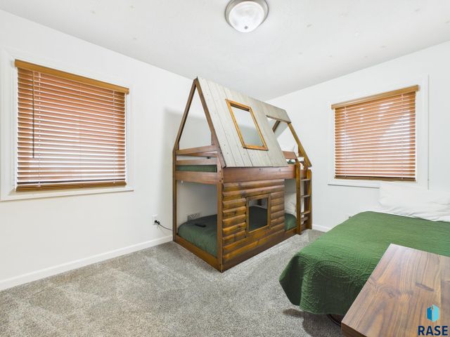 2101 S Willow Ave Avenue, Sioux Falls, SD 57105