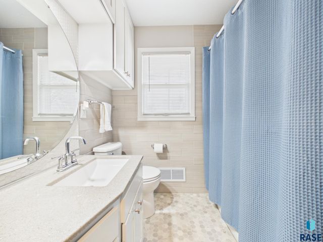 2101 S Willow Ave Avenue, Sioux Falls, SD 57105