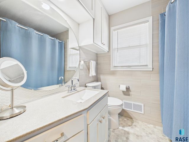 2101 S Willow Ave Avenue, Sioux Falls, SD 57105