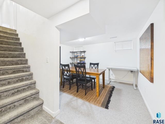 2101 S Willow Ave Avenue, Sioux Falls, SD 57105