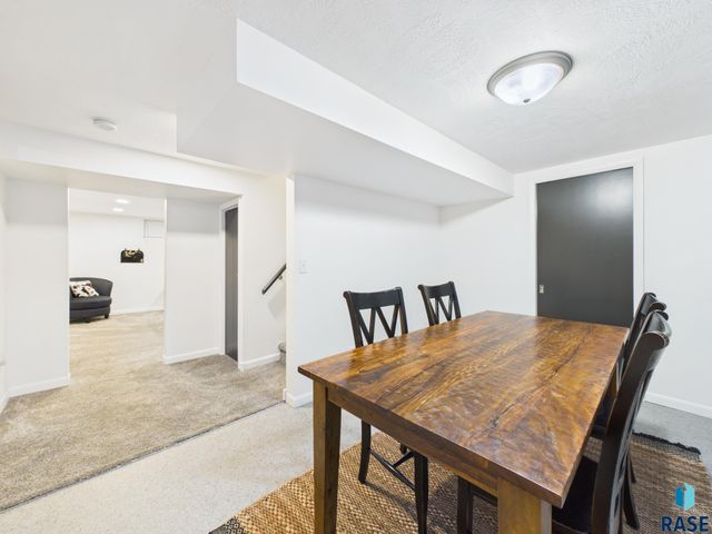 2101 S Willow Ave Avenue, Sioux Falls, SD 57105