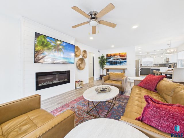 2101 S Willow Ave Avenue, Sioux Falls, SD 57105