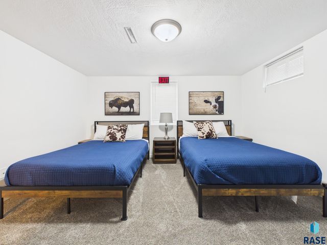 2101 S Willow Ave Avenue, Sioux Falls, SD 57105