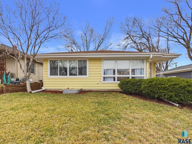 2101 S Willow Ave Avenue, Sioux Falls, SD 57105