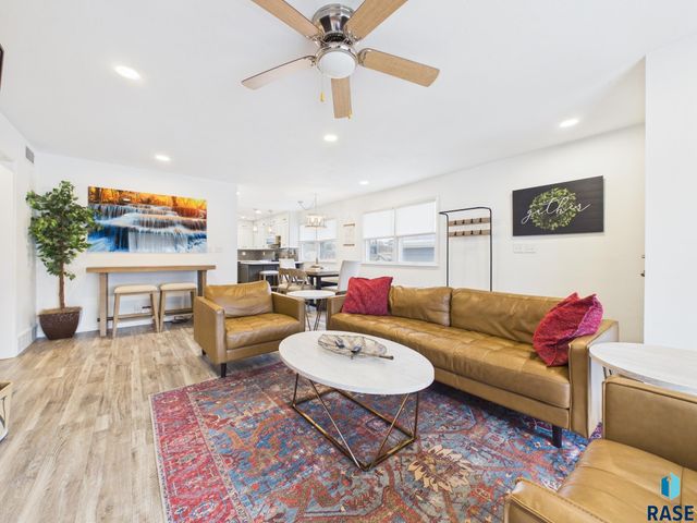 2101 S Willow Ave Avenue, Sioux Falls, SD 57105