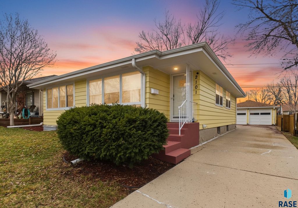 2101 S Willow Ave Avenue, Sioux Falls, SD 57105