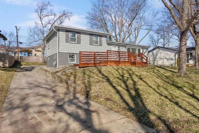 622 NW VILLAGE Drive, Lee's Summit, MO 64063