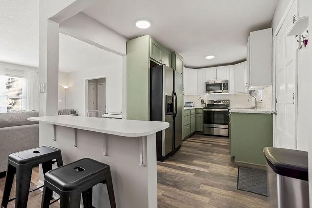 622 NW VILLAGE Drive, Lee's Summit, MO 64063