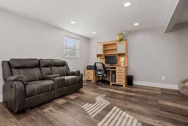 622 NW VILLAGE Drive, Lee's Summit, MO 64063