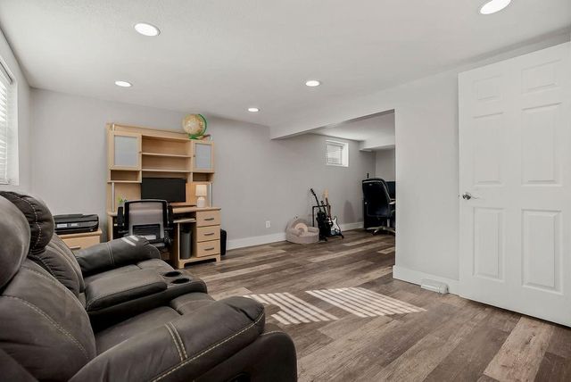 622 NW VILLAGE Drive, Lee's Summit, MO 64063