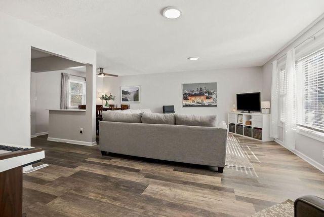 622 NW VILLAGE Drive, Lee's Summit, MO 64063