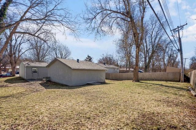 622 NW VILLAGE Drive, Lee's Summit, MO 64063