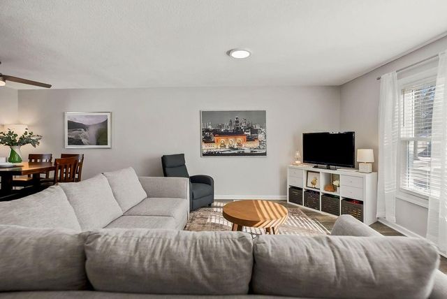 622 NW VILLAGE Drive, Lee's Summit, MO 64063