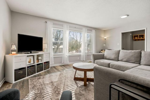 622 NW VILLAGE Drive, Lee's Summit, MO 64063