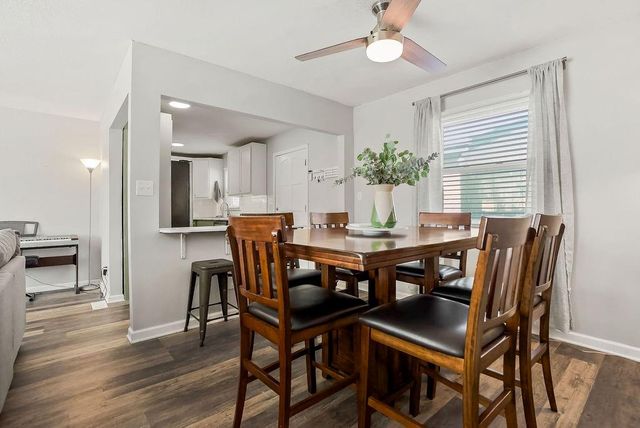 622 NW VILLAGE Drive, Lee's Summit, MO 64063