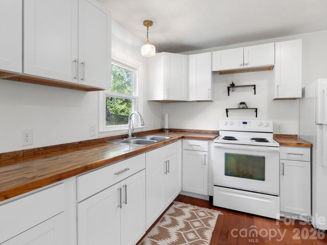 47 Carolina Mountain Drive, Candler, NC 28715
