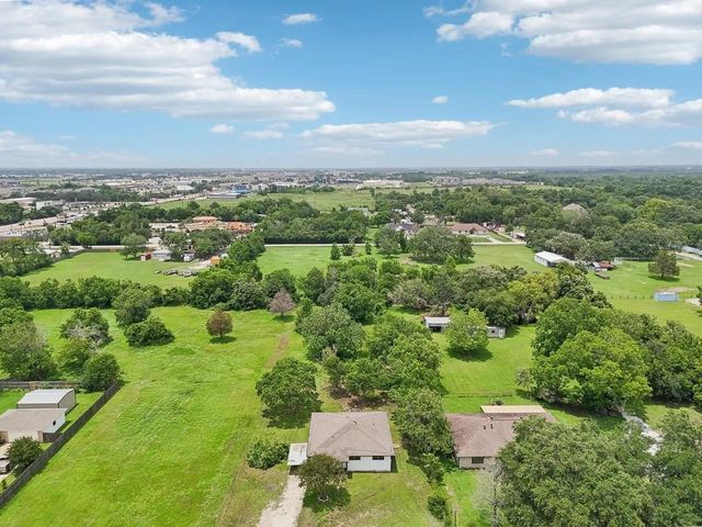 906 South Road, Baytown, TX 77521