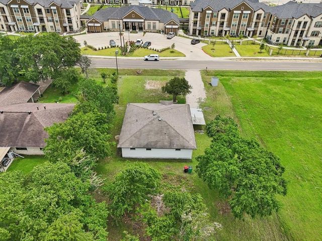 906 South Road, Baytown, TX 77521