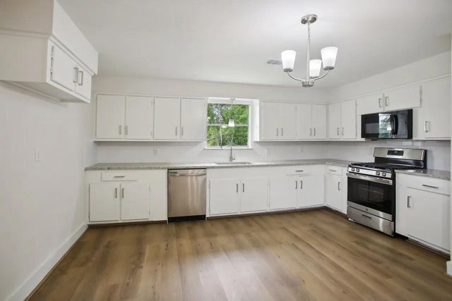 906 South Road, Baytown, TX 77521