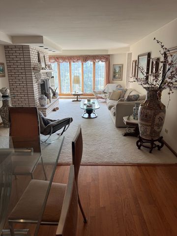 467 HIAWATHA Trail 411, Wood Dale, IL 60191