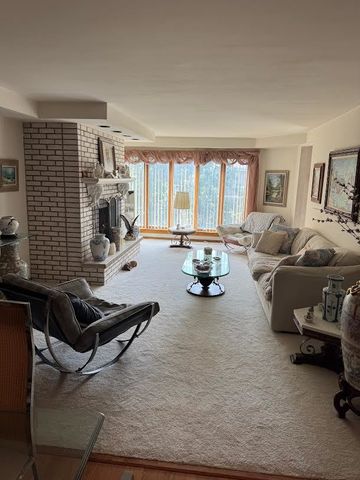 467 HIAWATHA Trail 411, Wood Dale, IL 60191