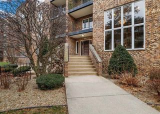 467 HIAWATHA Trail 411, Wood Dale, IL 60191