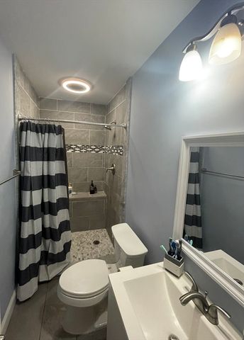 6 Windsor St 1, Worcester, MA 01605