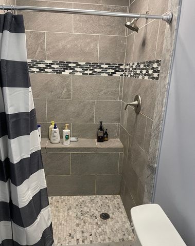 6 Windsor St 1, Worcester, MA 01605