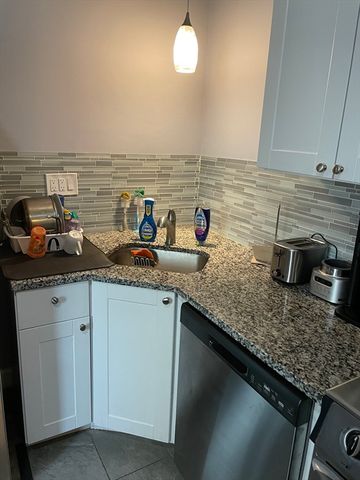 6 Windsor St 1, Worcester, MA 01605