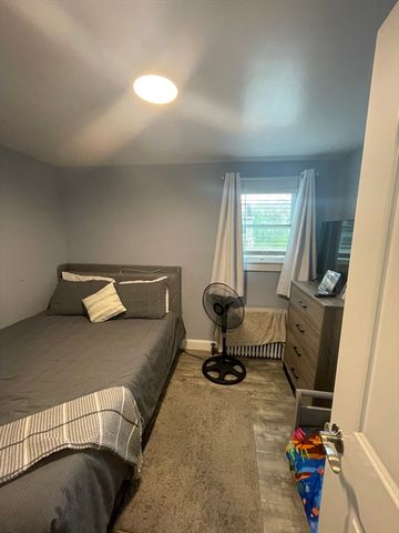 6 Windsor St 1, Worcester, MA 01605