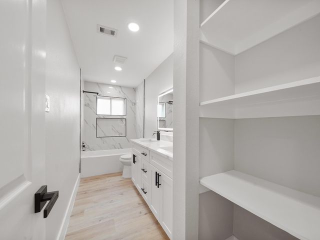 13906 Vinehill Drive, Sugar Land, TX 77498