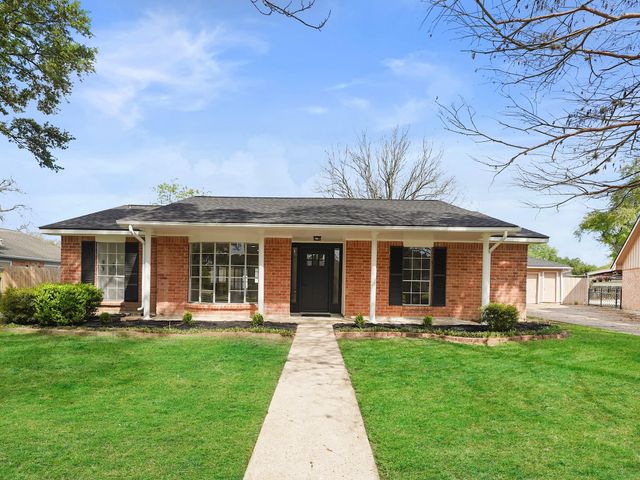 13906 Vinehill Drive, Sugar Land, TX 77498