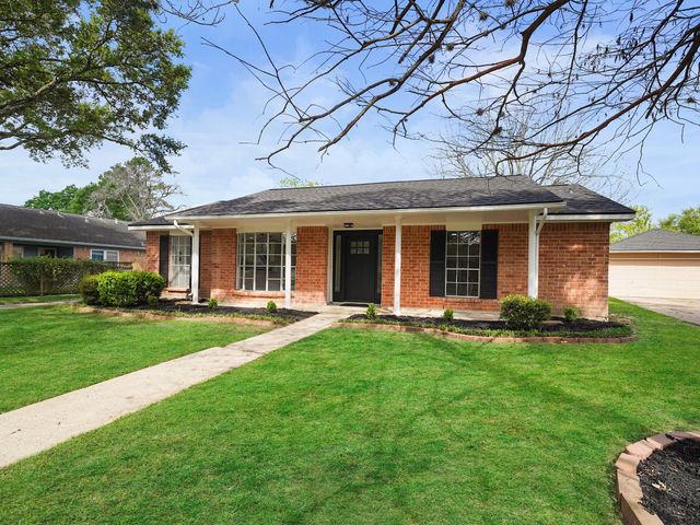 13906 Vinehill Drive, Sugar Land, TX 77498