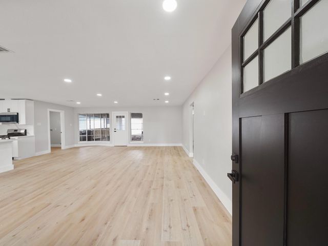 13906 Vinehill Drive, Sugar Land, TX 77498