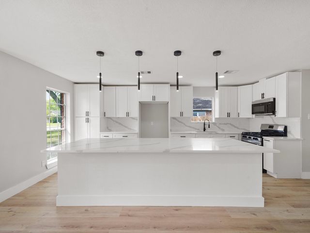 13906 Vinehill Drive, Sugar Land, TX 77498