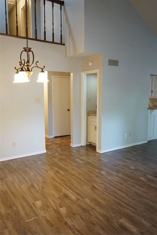 1902 Turf Club Drive B, Arlington, TX 76017