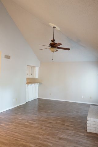 1902 Turf Club Drive B, Arlington, TX 76017