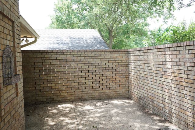 1902 Turf Club Drive B, Arlington, TX 76017