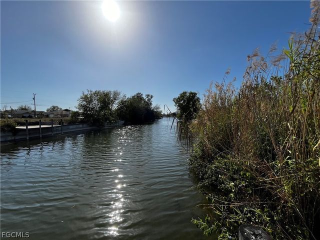 546 SE 4th ST, Cape Coral, FL 33990