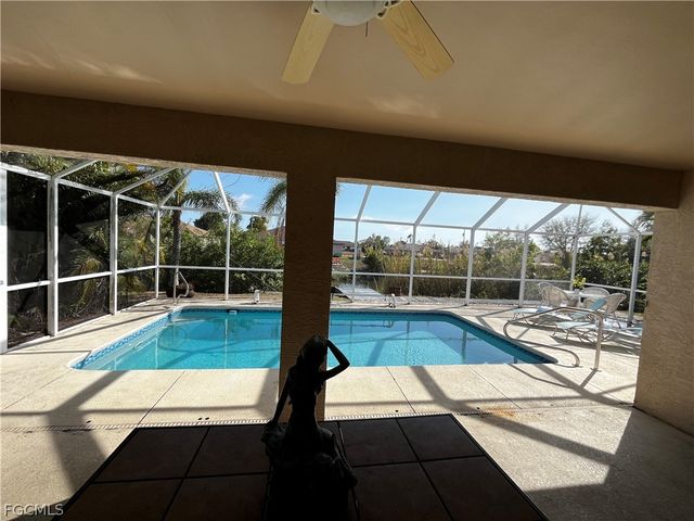 546 SE 4th ST, Cape Coral, FL 33990