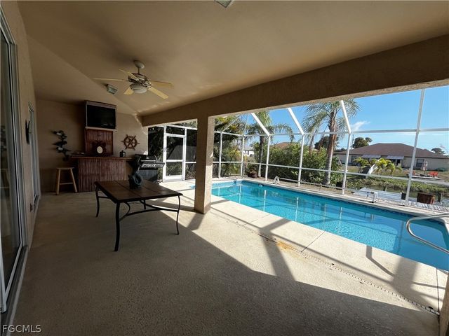 546 SE 4th ST, Cape Coral, FL 33990