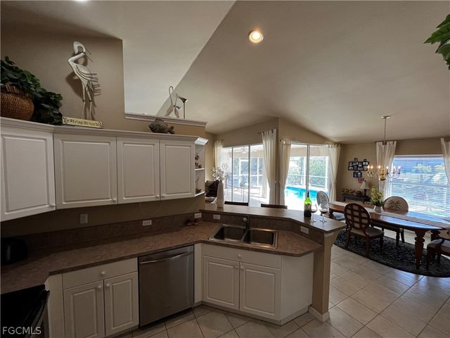 546 SE 4th ST, Cape Coral, FL 33990