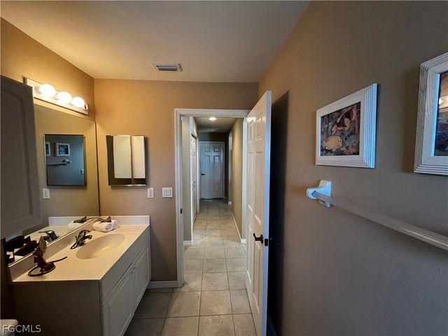 546 SE 4th ST, Cape Coral, FL 33990